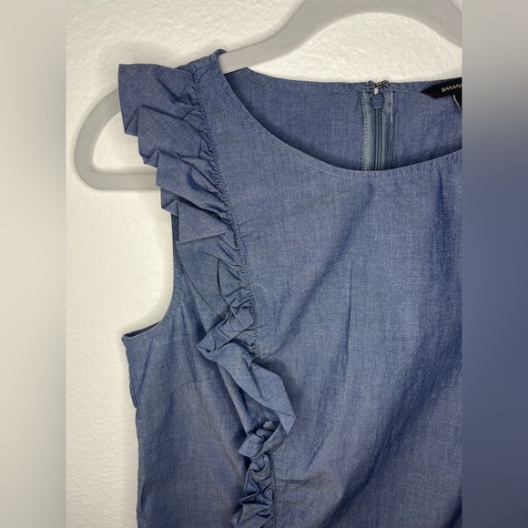 Banana Republic Women’s Blue Ruffled Sleeveless Blouse - Picture 4 of 4